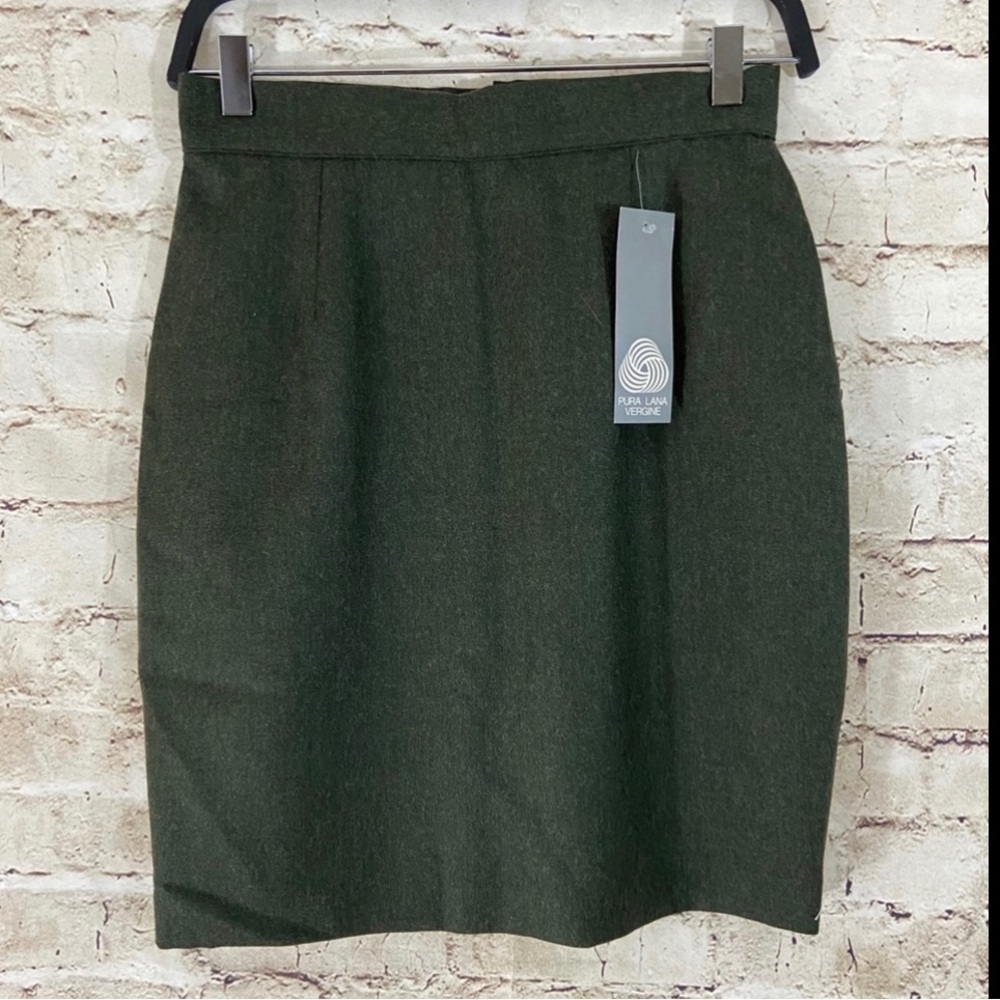 United colors of Benetton olive green wool skirt
Italy size 42